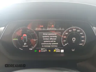 2023 Audi RS e-tron GT z VIN WAUBHBFW1P7903684, wystawiony jako Copart lot #76603094 z przebiegiem 6071 mil mil oraz Nie do naprawy. Historia ofert i sprzedaży dostępna na DreamBid. Obrazek 9.