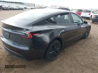 2024 Tesla Model 3 z VIN 5YJ3E1EA3RF771010, wystawiony jako IAAI lot #41738109 z przebiegiem 8 493 mil mil oraz . Historia ofert i sprzedaży dostępna na DreamBid. Obrazek 4.