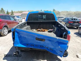 2020 Toyota Tacoma SR5 z VIN 3TMCZ5AN5LM337632, wystawiony jako IAAI lot #42203628 z przebiegiem 39 831 mil mil oraz . Historia ofert i sprzedaży dostępna na DreamBid. Obrazek 16.