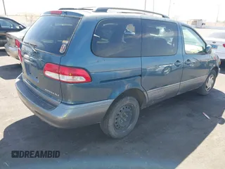 2001 Toyota Sienna LE with VIN 4T3ZF13C71U395907, listed as a IAAI auction lot 41935693 with 227,543 mi miles. Bid and sale history available at carsss.com. Image 4.