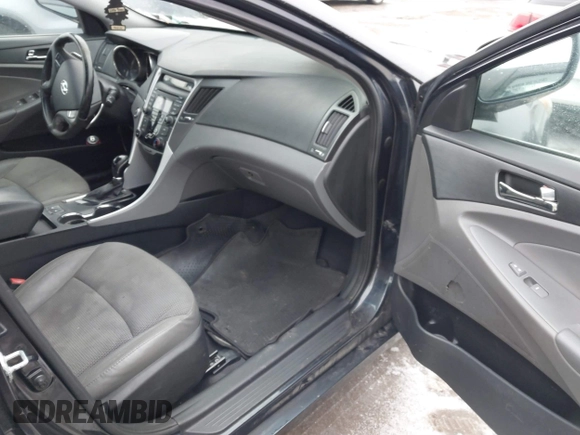 2013 Hyundai Sonata SE z VIN 5NPEC4AC4DH673945, wystawiony jako IAAI lot #41522632 z przebiegiem 109 883 mil mil oraz . Historia ofert i sprzedaży dostępna na DreamBid. Obrazek 5.