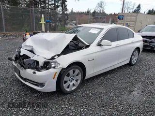 2013 BMW 5 Series 528i xDrive with VIN WBAXH5C54DDW13438, listed as a IAAI auction lot 41851954 with 122,653 mi miles. Bid and sale history available at carsss.com. Image 17.