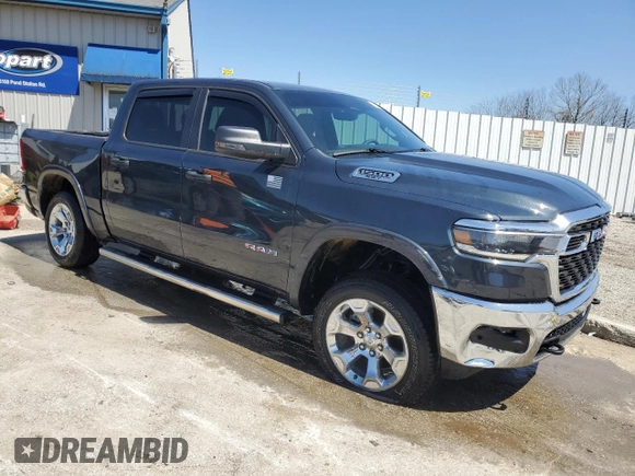 2025 Ram 1500 Big Horn z VIN 1C6SRFFP9SN628206, wystawiony jako Copart lot #52026705 z przebiegiem 4 311 mil mil oraz Szkoda całkowita • Salvage title. Historia ofert i sprzedaży dostępna na DreamBid. Obrazek 4.