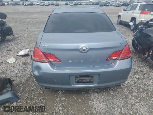2006 Toyota Avalon XL z VIN 4T1BK36B96U137772, wystawiony jako Copart lot #61153324 z przebiegiem 1 111 mil mil oraz Szkoda całkowita • Salvage title. Historia ofert i sprzedaży dostępna na DreamBid. Obrazek 6.