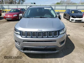 2018 Jeep Compass Latitude z VIN 3C4NJDBB1JT336317, wystawiony jako Copart lot #50824635 z przebiegiem 100 173 mil mil oraz Szkody całkowita. Historia ofert i sprzedaży dostępna na DreamBid. Obrazek 5.