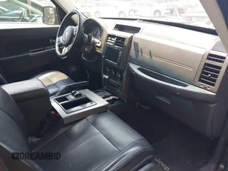 2011 Jeep Liberty Limited 70th Anniversary z VIN 1J4PN5GK9BW586132, wystawiony jako IAAI lot #42453710 z przebiegiem 130 390 mil mil oraz . Historia ofert i sprzedaży dostępna na DreamBid. Obrazek 5.