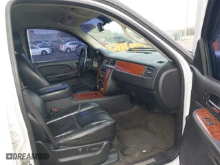 2007 Chevrolet Suburban LTZ with VIN 3GNFK16357G270799, listed as a IAAI auction lot 41966944 with 236,792 mi miles. Bid and sale history available at carsss.com. Image 5.
