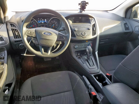 2018 Ford Focus SE z VIN 1FADP3F2XJL277462, wystawiony jako Copart lot #60360985 z przebiegiem 81 831 mil mil oraz Czysty tytuł • Clean title. Historia ofert i sprzedaży dostępna na DreamBid. Obrazek 8.