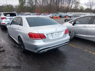 2014 Mercedes-Benz E-Class E 350 Sport with VIN WDDHF5KB4EA876770, listed as a IAAI auction lot 41531940 with 121,993 mi miles. Bid and sale history available at carsss.com. Image 3.