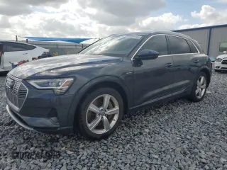 2019 Audi e-tron Premium Plus z VIN WA1LAAGE8KB024694, wystawiony jako Copart lot #54429195 z przebiegiem 46 534 mil mil oraz Szkoda całkowita • Salvage title. Historia ofert i sprzedaży dostępna na DreamBid. Obrazek 1.