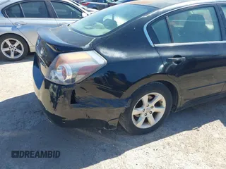 2007 Nissan Altima 2.5 with VIN 1N4AL21E47N412233, listed as a IAAI auction lot 41812412 with 200,451 mi miles. Bid and sale history available at carsss.com. Image 6.