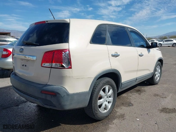 2012 Kia Sorento LX with VIN 5XYKT3A14CG215436, listed as a IAAI auction lot 41597613 with 252,430 mi miles. Bid and sale history available at carsss.com. Image 6.