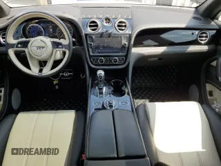 2019 Bentley Bentayga V8 z VIN SJAAM2ZV0KC026362, wystawiony jako Copart lot #54059393 z przebiegiem 31 530 mil mil oraz . Historia ofert i sprzedaży dostępna na DreamBid. Obrazek 8.