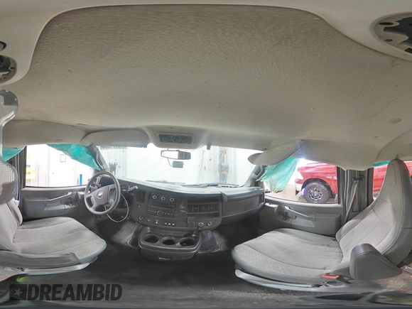 2017 Chevrolet Express Passenger LT z VIN 1GAZGPFG2H1340071, wystawiony jako Copart lot #48771005 z przebiegiem 131 966 mil mil oraz Szkoda całkowita • Salvage title. Historia ofert i sprzedaży dostępna na DreamBid. Obrazek 16.