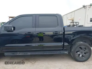 2023 Ford F-150 Lightning Pro z VIN 1FTVW1ELXPWG55836, wystawiony jako IAAI lot #41328873 z przebiegiem 6 742 mil mil oraz . Historia ofert i sprzedaży dostępna na DreamBid. Obrazek 15.