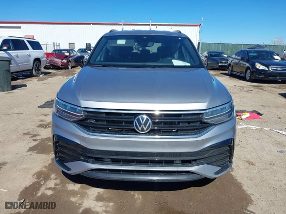 2022 Volkswagen Tiguan SE R-Line Black with VIN 3VVCB7AX4NM008121, listed as a IAAI auction lot 41671382 with 71,674 mi miles. Bid and sale history available at carsss.com. Image 12.