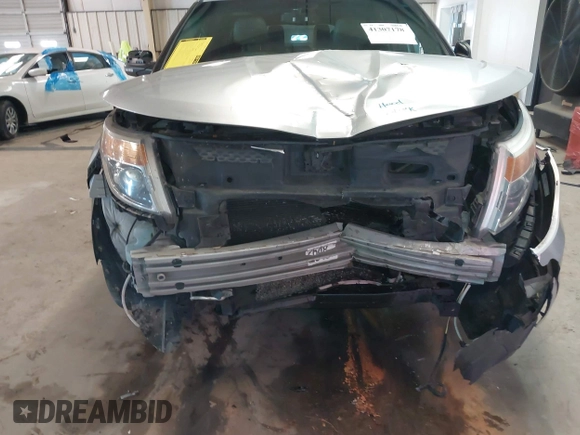 2014 Ford Explorer XLT with VIN 1FM5K7D89EGA52570, listed as a IAAI auction lot 41307178 with 286,243 mi miles and . Bid and sale history available at DreamBid. Image 6.