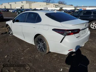 2024 Toyota Camry SE with VIN 4T1T11AK9RU231996, listed as a Copart auction lot 43810455 with 18,873 mi miles and Salvage Title. Bid and sale history available at carsss.com. Image 2.