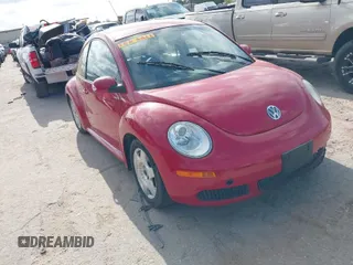 2007 Volkswagen New Beetle Coupe with VIN 3VWPW31CX7M516734, listed as a IAAI auction lot 42064352 with 69,898 mi miles. Bid and sale history available at carsss.com. Image 1.