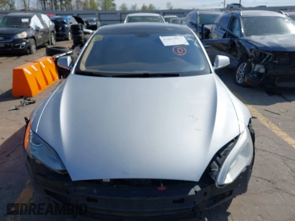 2014 Tesla Model S 60 z VIN 5YJSA1H16EFP28486, wystawiony jako IAAI lot #41887484 z przebiegiem 99 271 mil mil oraz . Historia ofert i sprzedaży dostępna na DreamBid. Obrazek 12.