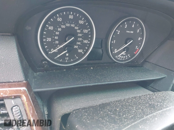 2005 BMW 5 Series 530i z VIN WBANA735X5B819688, wystawiony jako IAAI lot #42204101 z przebiegiem Nie podano mil oraz . Historia ofert i sprzedaży dostępna na DreamBid. Obrazek 7.