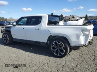 2022 Rivian R1T Launch Edition with VIN 7FCTGAAL7NN005563, listed as a Copart auction lot 47476365 with 39,805 mi miles and Salvage Title. Bid and sale history available at DreamBid. Image 2.