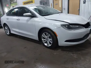 2015 Chrysler 200 Limited z VIN 1C3CCCAB9FN662097, wystawiony jako IAAI lot #41987715 z przebiegiem 196 357 mil mil oraz . Historia ofert i sprzedaży dostępna na DreamBid. Obrazek 1.