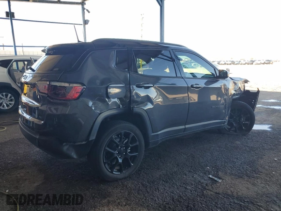 2024 Jeep Compass Latitude z VIN 3C4NJDBN2RT123706, wystawiony jako Copart lot #62509695 z przebiegiem 11 534 mil mil oraz Czysty tytuł • Clean title. Historia ofert i sprzedaży dostępna na DreamBid. Obrazek 3.