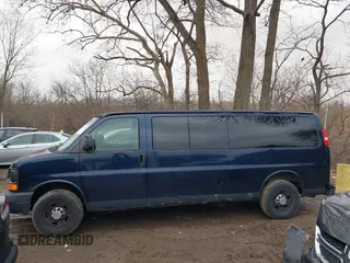 2008 Chevrolet Express Passenger z VIN 1GAHG39K681190793, wystawiony jako IAAI lot #41138205 z przebiegiem 194 796 mil mil oraz . Historia ofert i sprzedaży dostępna na DreamBid. Obrazek 14.