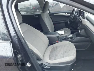 2021 Ford Escape SE z VIN 1FMCU9G63MUB17887, wystawiony jako IAAI lot #42005945 z przebiegiem 63 610 mil mil oraz . Historia ofert i sprzedaży dostępna na DreamBid. Obrazek 5.