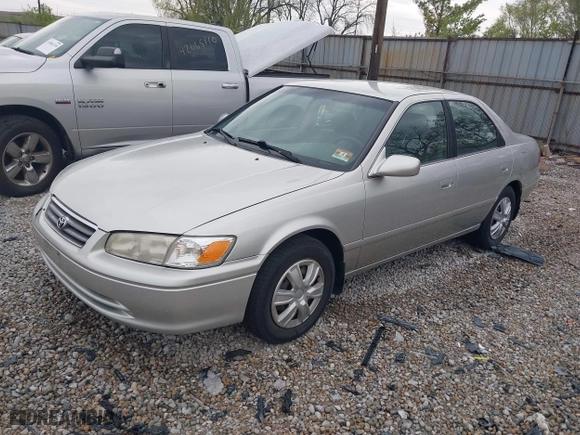 2000 Toyota Camry CE with VIN JT2BG22K2Y0447819, listed as a IAAI auction lot 42082746 with 98,578 mi miles. Bid and sale history available at carsss.com. Image 2.