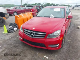 2014 Mercedes-Benz C 250 Sport z VIN WDDGF4HB9EA938841, wystawiony jako IAAI lot #42388729 z przebiegiem 182 422 mil mil oraz . Historia ofert i sprzedaży dostępna na DreamBid. Obrazek 6.