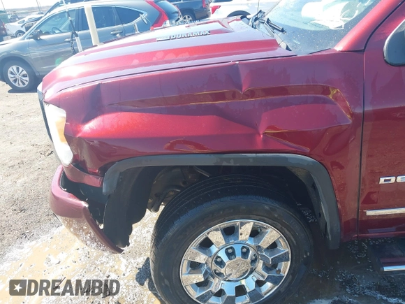 2016 GMC Sierra 2500HD Denali z VIN 1GT12UE87GF287056, wystawiony jako IAAI lot #41753772 z przebiegiem 284 546 mil mil oraz . Historia ofert i sprzedaży dostępna na DreamBid. Obrazek 16.