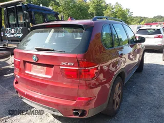 2013 BMW X5 xDrive35i z VIN 5UXZV4C50D0E14524, wystawiony jako IAAI lot #40151434 z przebiegiem 92 871 mil mil oraz . Historia ofert i sprzedaży dostępna na DreamBid. Obrazek 4.