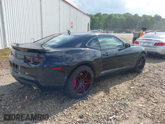 2010 Chevrolet Camaro 2SS z VIN 2G1FK1EJ0A9146975, wystawiony jako IAAI lot #42100335 z przebiegiem 127 763 mil mil oraz . Historia ofert i sprzedaży dostępna na DreamBid. Obrazek 4.