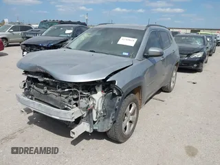 2018 Jeep Compass Latitude z VIN 3C4NJDBBXJT180665, wystawiony jako IAAI lot #41769618 z przebiegiem 128 309 mil mil oraz . Historia ofert i sprzedaży dostępna na DreamBid. Obrazek 19.