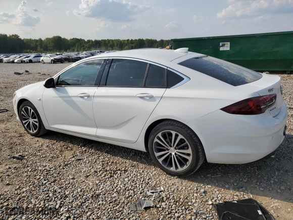 2018 Buick Regal Sportback Essence with VIN W04GR6SX0J1061226, listed as a Copart auction lot 70495404 with 53,447 mi miles and Salvage Title. Bid and sale history available at carsss.com. Image 2.