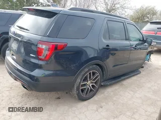 2017 Ford Explorer Sport z VIN 1FM5K8GT3HGD85809, wystawiony jako IAAI lot #41562470 z przebiegiem 80 484 mil mil oraz . Historia ofert i sprzedaży dostępna na DreamBid. Obrazek 4.