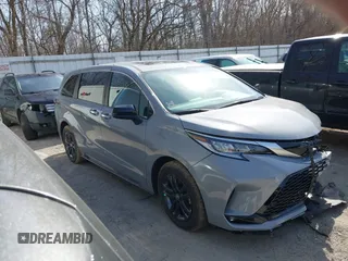2024 Toyota Sienna XSE z VIN 5TDXSKFC4RS145137, wystawiony jako IAAI lot #41750659 z przebiegiem 17 606 mil mil oraz . Historia ofert i sprzedaży dostępna na DreamBid. Obrazek 1.