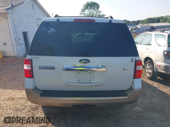 2011 Ford Expedition XLT z VIN 1FMJU1H54BEF17933, wystawiony jako IAAI lot #42077149 z przebiegiem 238 905 mil mil oraz . Historia ofert i sprzedaży dostępna na DreamBid. Obrazek 17.