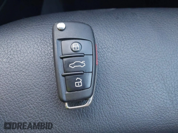 2020 Audi A3 Premium z VIN WAUAUGFF8LA104292, wystawiony jako IAAI lot #37879554 z przebiegiem 28 202 mil mil oraz . Historia ofert i sprzedaży dostępna na DreamBid. Obrazek 11.