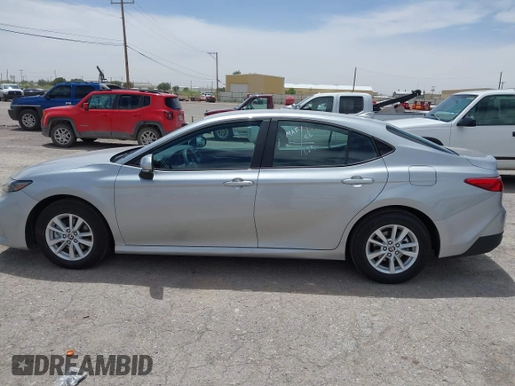 2025 Toyota Camry LE z VIN 4T1DAACKXSU137360, wystawiony jako IAAI lot #42245564 z przebiegiem 1 247 mil mil oraz . Historia ofert i sprzedaży dostępna na DreamBid. Obrazek 14.