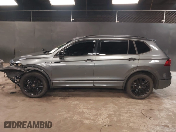 2022 Volkswagen Tiguan SE R-Line Black with VIN 3VV8B7AX1NM111194, listed as a IAAI auction lot 42254124 with 22,748 mi miles and . Bid and sale history available at DreamBid. Image 15.