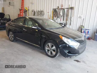 2012 Hyundai Sonata Hybrid z VIN KMHEC4A43CA043344, wystawiony jako IAAI lot #42230573 z przebiegiem 88 922 mil mil oraz . Historia ofert i sprzedaży dostępna na DreamBid. Obrazek 1.