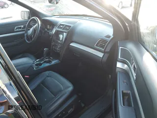 2017 Ford Explorer XLT z VIN 1FM5K8D8XHGB89706, wystawiony jako IAAI lot #40753077 z przebiegiem 96 578 mil mil oraz . Historia ofert i sprzedaży dostępna na DreamBid. Obrazek 5.
