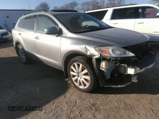 2010 Mazda CX-9 Grand Touring z VIN JM3TB3MA6A0228153, wystawiony jako IAAI lot #41283912 z przebiegiem 168 098 mil mil oraz . Historia ofert i sprzedaży dostępna na DreamBid. Obrazek 1.