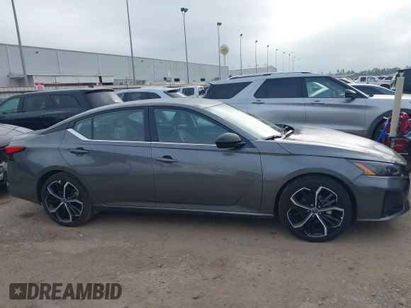 2025 Nissan Altima SR with VIN 1N4BL4CV9SN359003, listed as a IAAI auction lot 41881142 with 3,204 mi miles and . Bid and sale history available at DreamBid. Image 13.