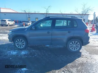 2017 Volkswagen Tiguan S z VIN WVGAV7AX1HK050251, wystawiony jako IAAI lot #41608261 z przebiegiem 172 298 mil mil oraz . Historia ofert i sprzedaży dostępna na DreamBid. Obrazek 14.