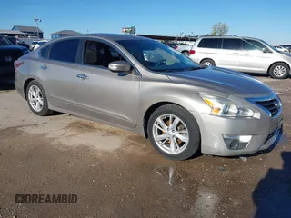 2015 Nissan Altima 2.5 S with VIN 1N4AL3APXFC585322, listed as a IAAI auction lot 41212978 with 109,389 mi miles and . Bid and sale history available at carsss.com. Image 1.
