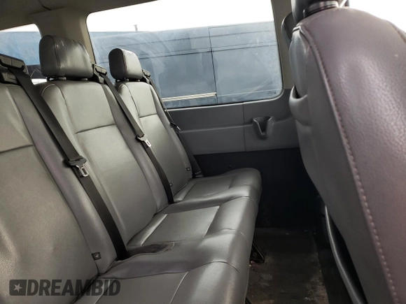 2017 Ford Transit XL z VIN 1FBAX2CM1HKA49433, wystawiony jako Copart lot #83585154 z przebiegiem 85 131 mil mil oraz Czysty tytuł • Clean title. Historia ofert i sprzedaży dostępna na DreamBid. Obrazek 11.